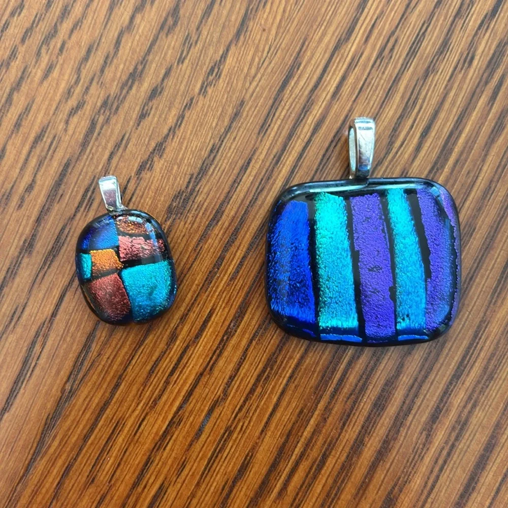 Pendants with matching earrings - Picture 3 of 6